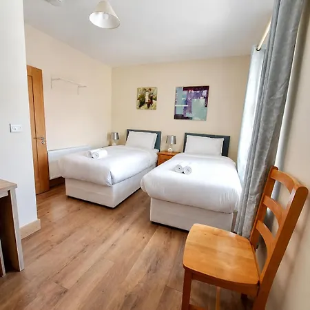 Comfortable 4br For Groups גלוואיי