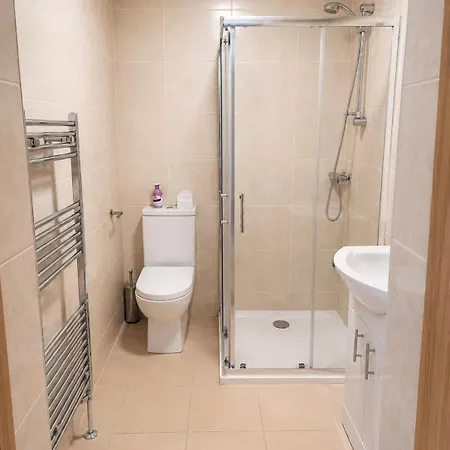 Comfortable 4br For Groups * גלוואיי
