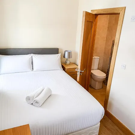 Comfortable 4br For Groups גלוואיי
