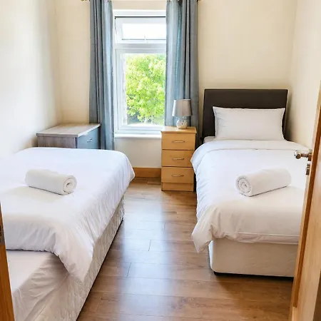 Comfortable 4br For Groups בית נופש גלוואיי