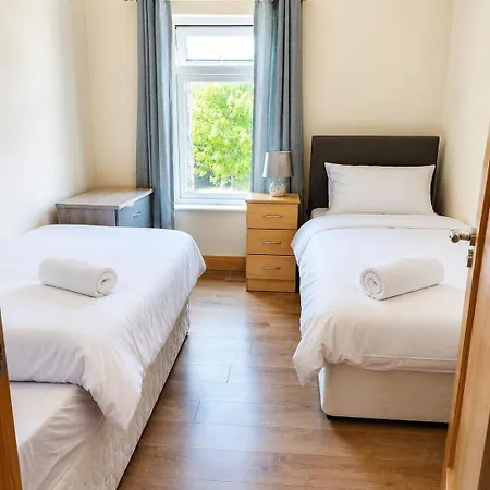 Comfortable 4br For Groups בית נופש *